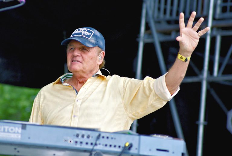 27062022 Celebramos el cumpleaños de Bruce Johnston, músico